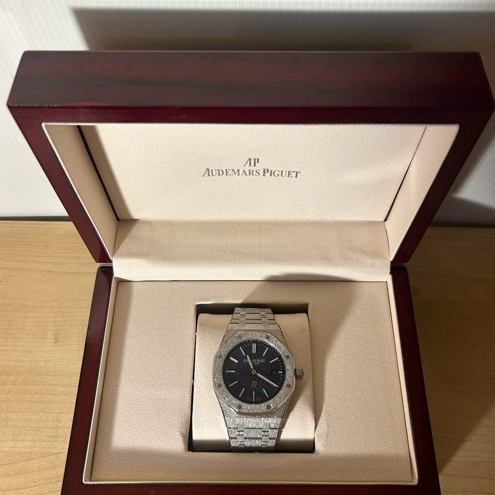 Audemars Piguet Royal Oak Frosted Blue Dial 41mm - Picture 2 of 7